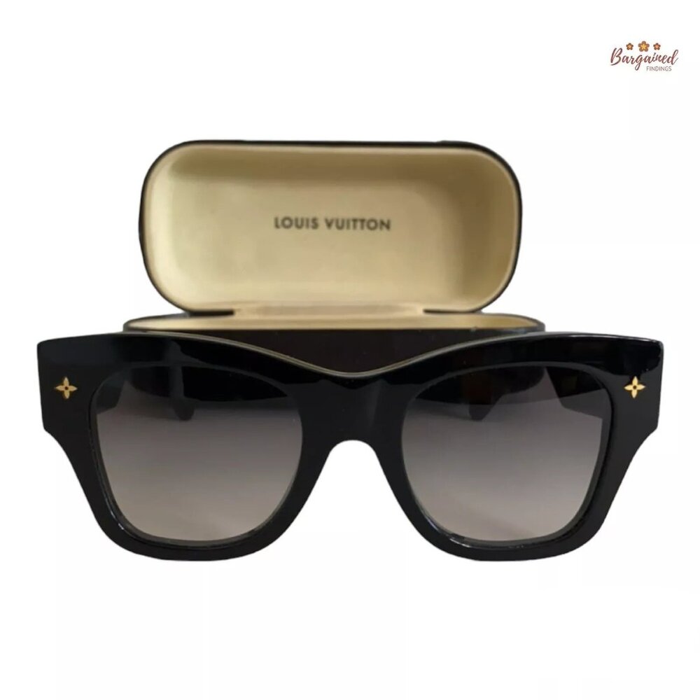 Authentic LOUIS VUITTON Black Acetate 2021 Rendez-Vous Square Sunglasses Z1562W